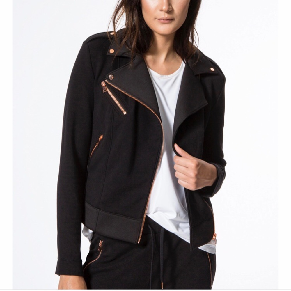 RUN:WAY Cynthia Jacket from Carbon38